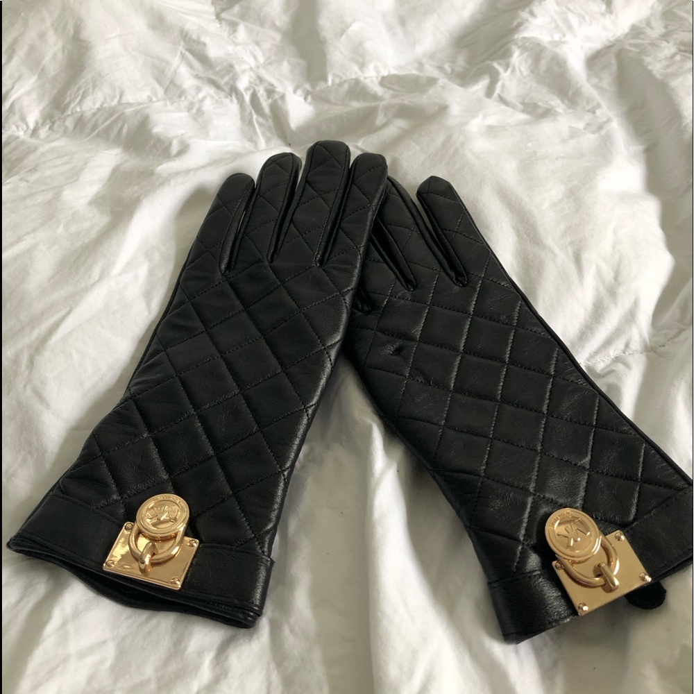 Beautiful Michael Kors gloves.
